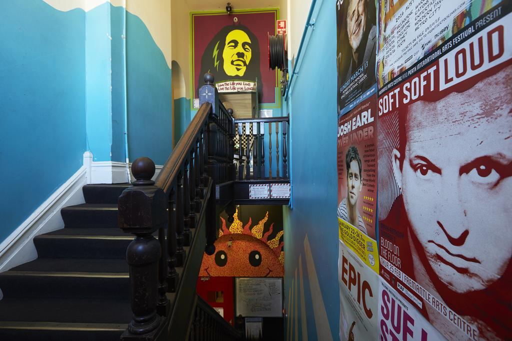 Old Fire Station Backpackers Hostel Perth Exterior photo